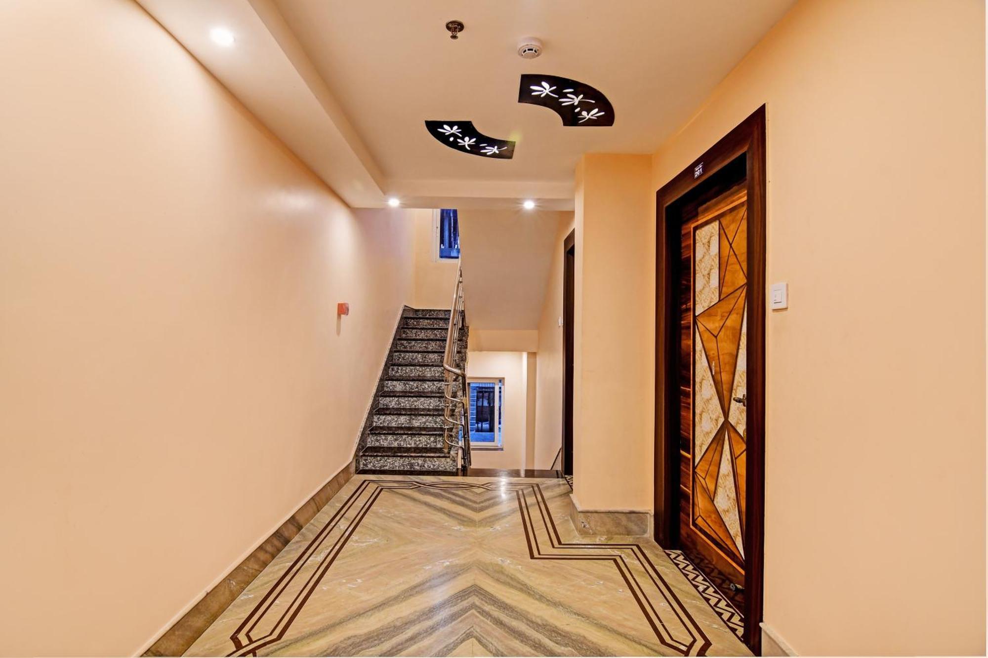 Отель Townhouse The Grand Touch & The Royal Touch Дигха Экстерьер фото